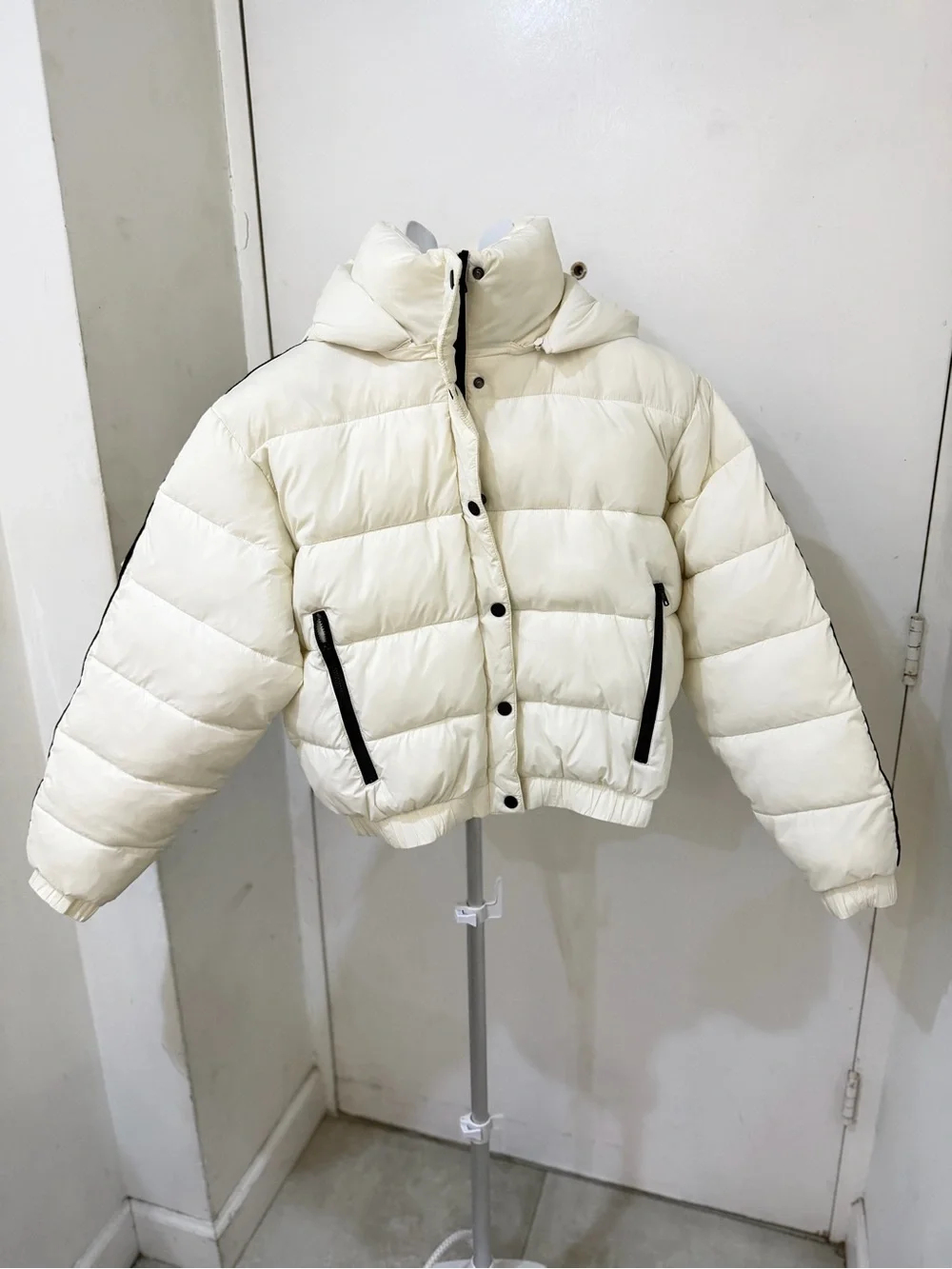 ALO Yoga White Puffer Jacket with Black Label